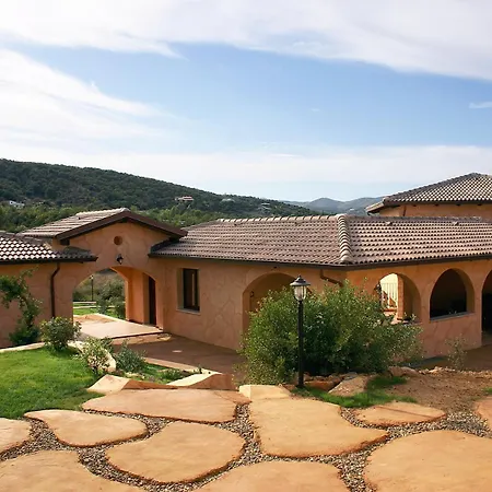 Giardino Corte Rubja 3* إيغليزياس